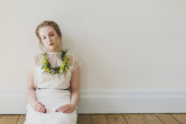 artistic portraits of bride in clissold house