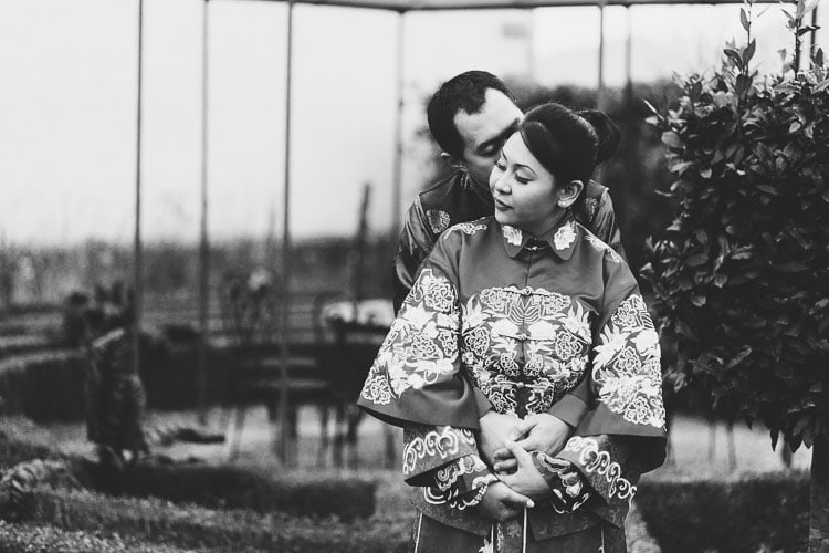 jesus caballero photographed a chinese wedding in Geneva, with a traditional chinese dress ceremony tea genièvre photographe de mariage