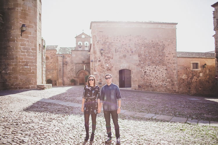 modern-couple-session-in-spain-medieval-city-caceres_0016