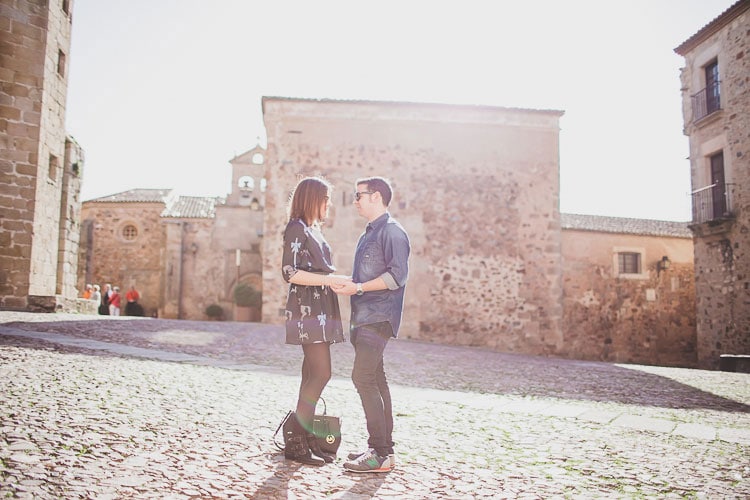 modern-couple-session-in-spain-medieval-city-caceres_0023