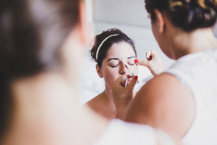 make up for bride at douro valley portugal wedding vintage house hotel pinhao photographer jesus caballero switzerland