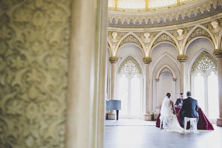 small and intimate ceremony for this american elopement in music room of Monserrate Palace in Sintra Portugal jesuscaballero.com #elop #americans #destination #abroad #europe #portugal #photographer #intimate #ceremony #musicroom #palace #sintra