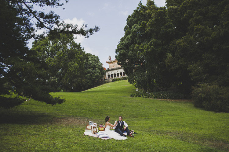 small boho picnic after elopement ceremony in lord byron monserrate palace in Cintra Sintra at botanical garden jesuscaballero.com #botanical #picnic #boho #elopement #american #europe #destination #wedding #sintra #portugal