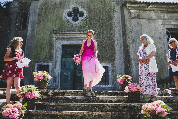 bride walking down the aisle in Sintra #pinkgown #quintamyvintage #pinkdress