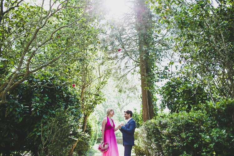 natural photograph of couple at the forest in sintra #forestwedding #portugal #shabbychic