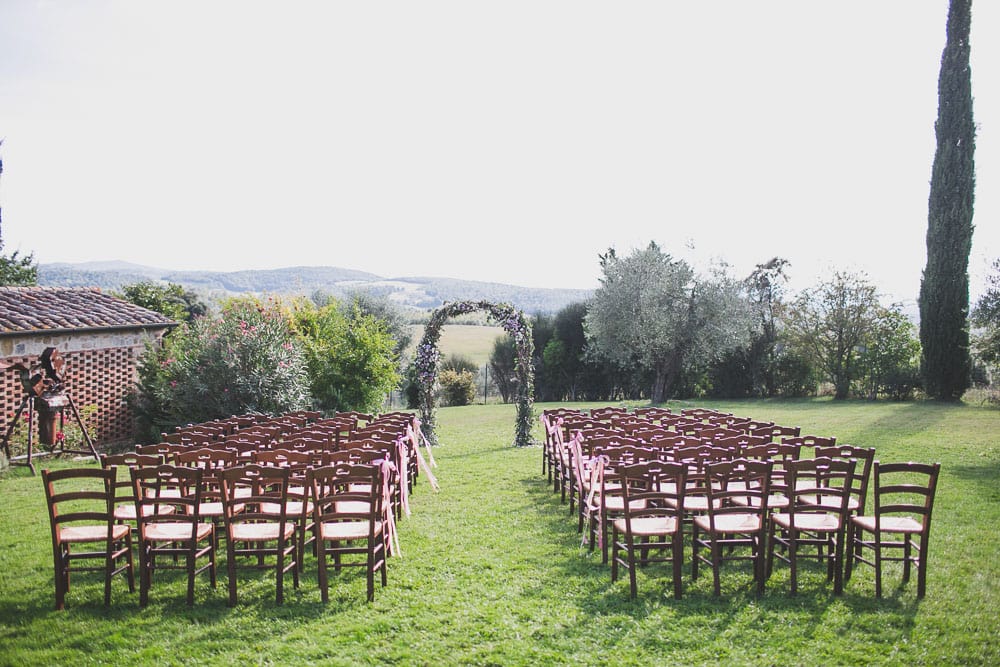 set up outdoor wedding asciano borgo casabianca tuscany