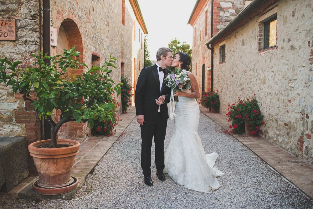 couple portraits borgo casabianca tuscany wedding arezzo
