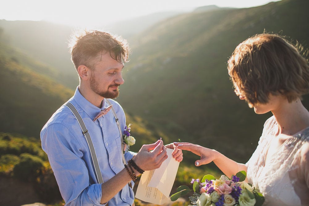 rings exchange ceremony in elopement at cabo da roca