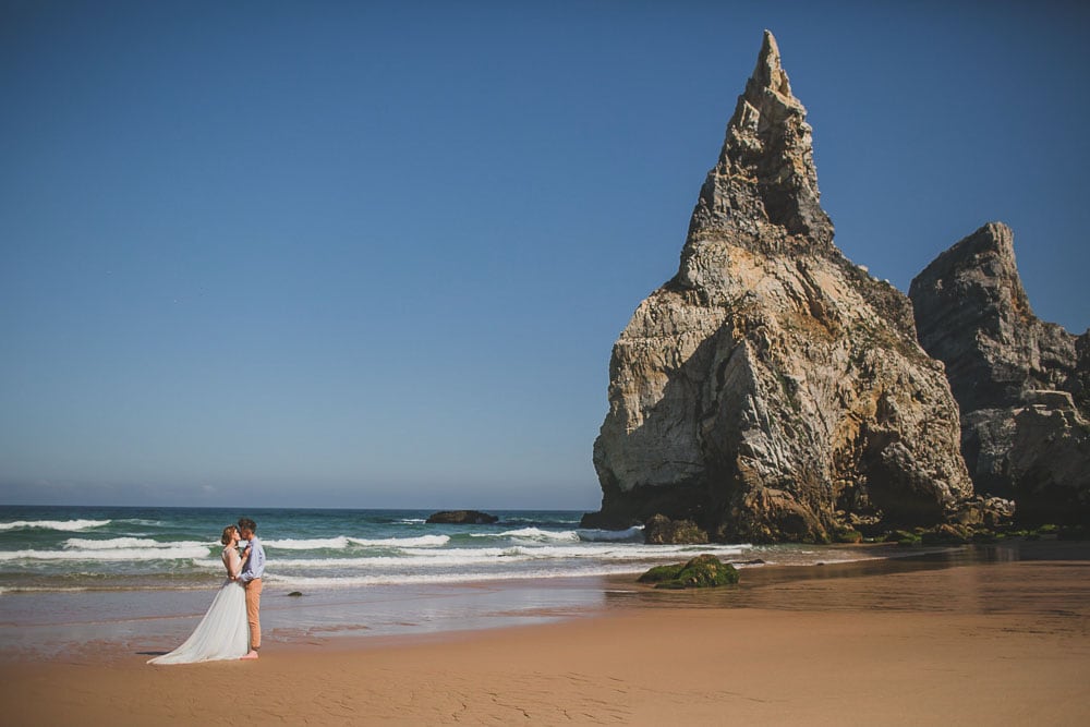 couple portraits elopement beach portugal