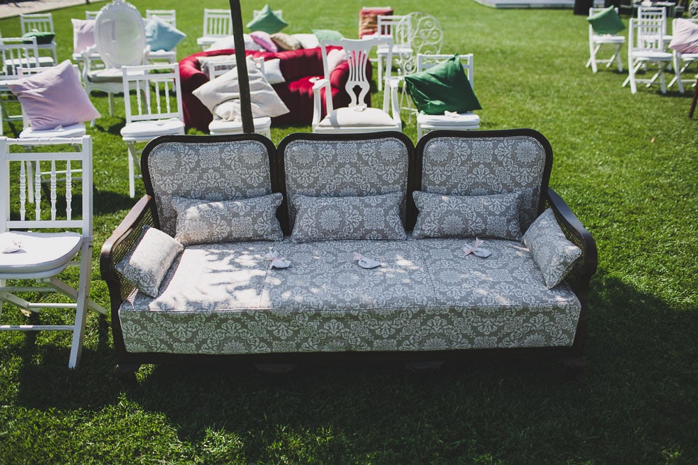vintage sofas for the ceremony