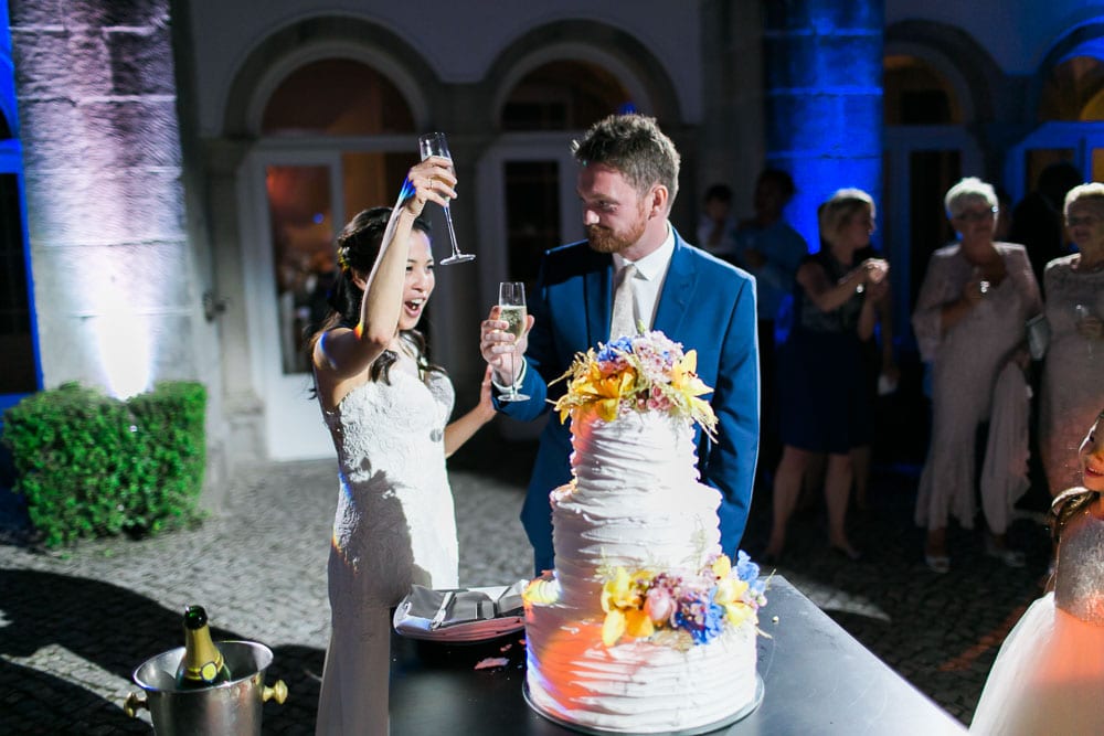 couple toasting cake cutting penha longa resort sintra wedding jesus caballero