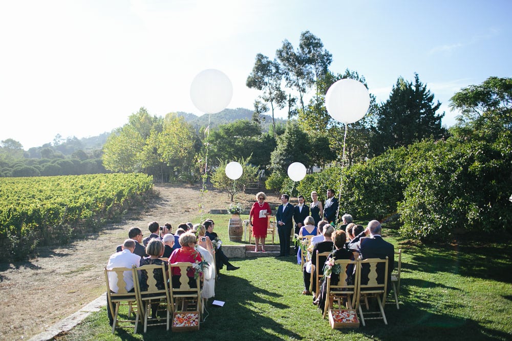 aisle ceremony at vineyards in quinta santa ana portugal #aisle #smallwedding #vineyard #balloons #portugalphotographer #quintasantana #vineyard #vineyardwedding #outdoorceremony