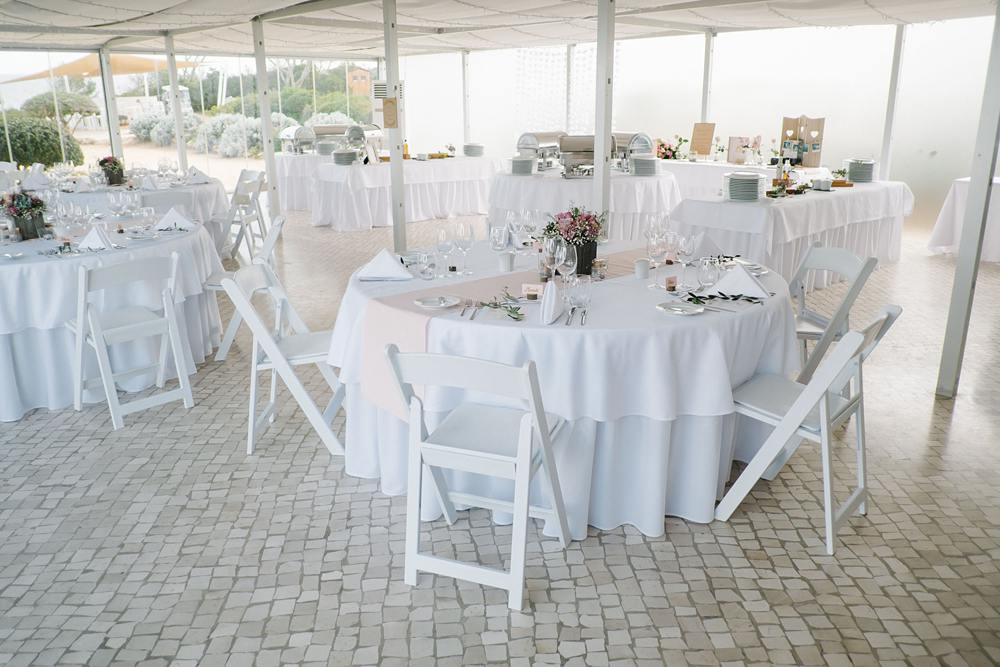 white tables decoration wedding Suites alba resort www.jesuscaballero.com