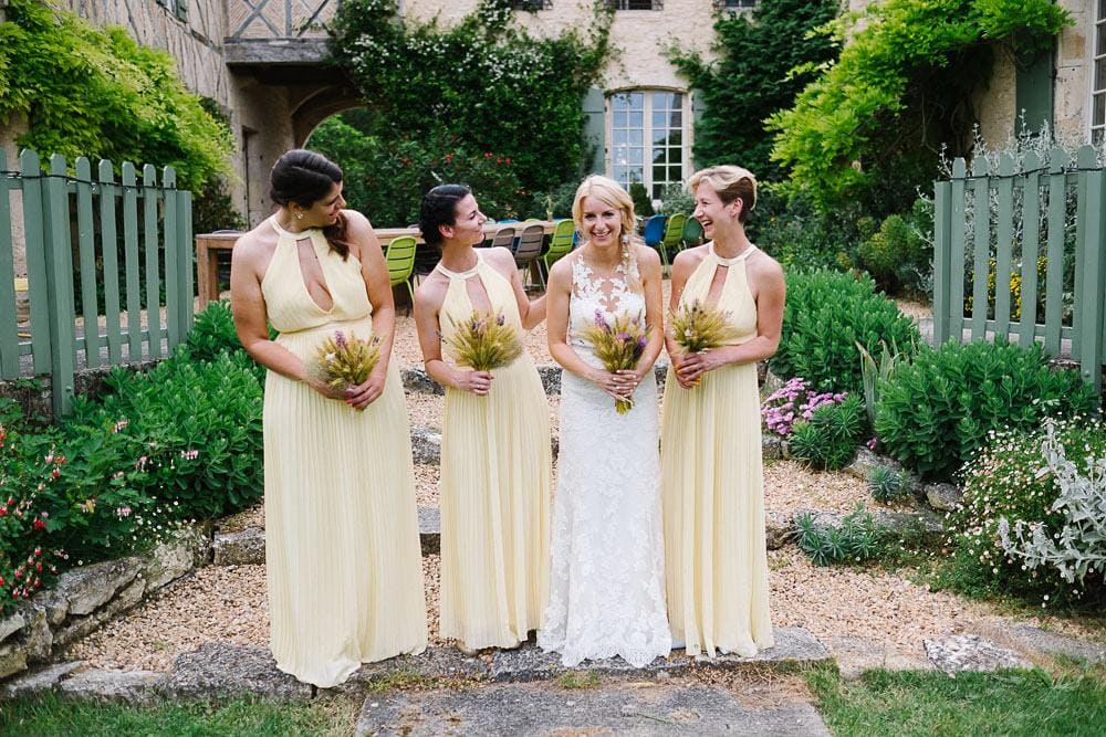 bridesmaids squad with natural yellow flowers in chateau puissentut wedding www.jesuscaballero.com #rusticwedding #bouquet #naturalflowers #countryside #frenchwedding #ChateauPuissentut #bridesmaids #yellow www.jesuscaballero.com