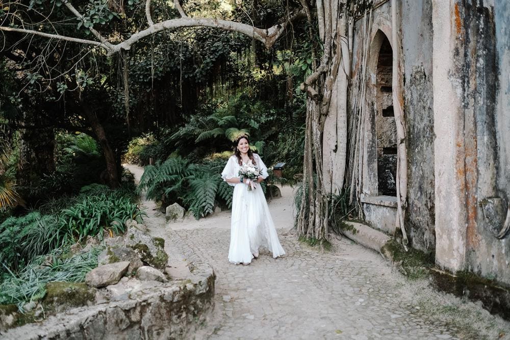 bride walking down aisle chapel ruins in Monserrate palace Sintra #sintrawedding #outdoorwedding #sintraelopement #portugalphotographer jesuscaballero.com