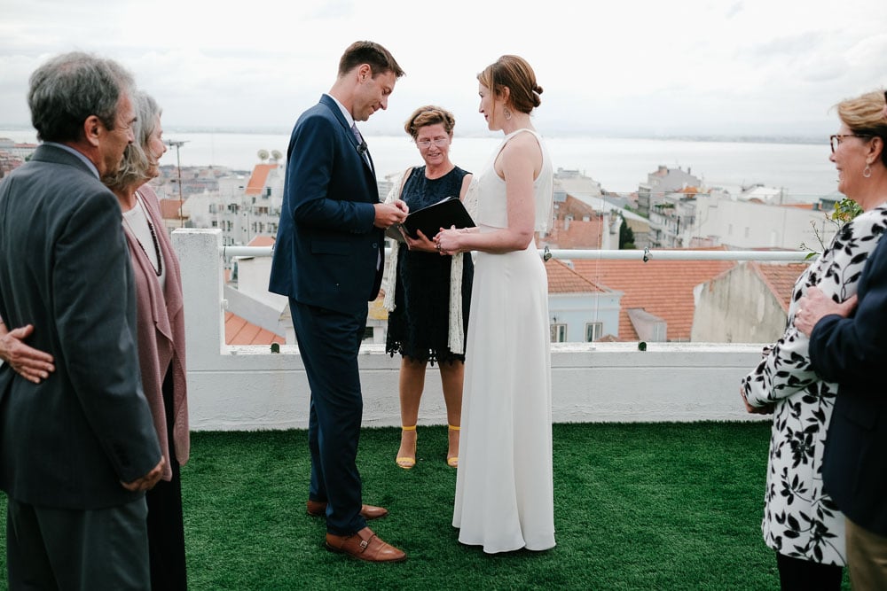 Rooftop elopement in Lisbon #rooftop #elopement #lisbonelopement #urbanelopement #lisbonphotographer #portugalwedding #tiles #lisbontiles