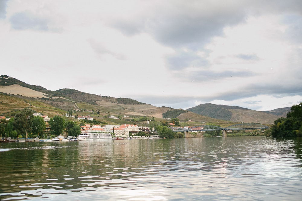 Vintage House Hotel from the boat on the Douro #dourowedding #douroweddingphotographer #vintagehouse #VintageHouseHotel #Dourowedding www.jesuscaballero.com