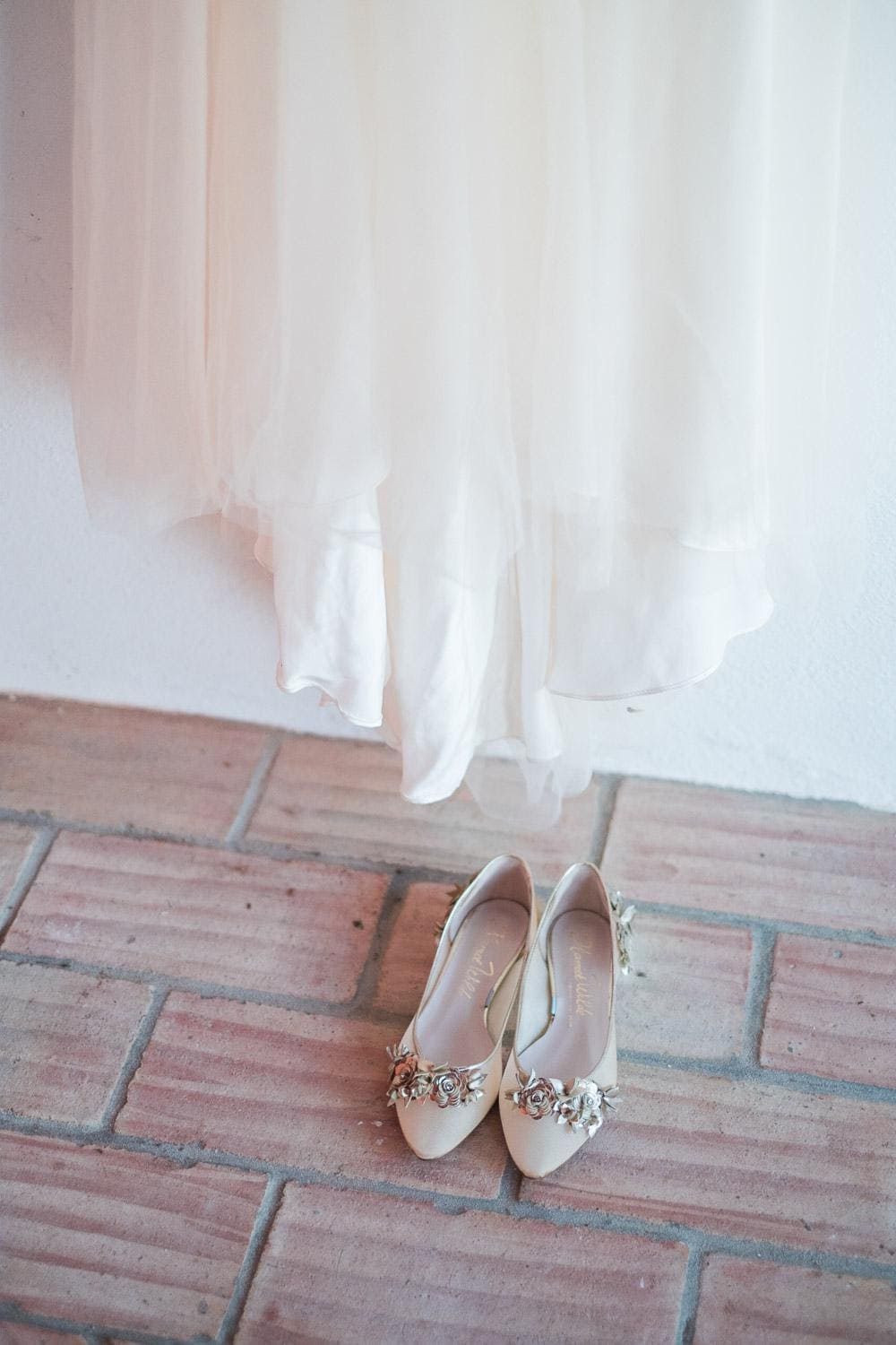 the lace atelier wedding dress harriet wilde shoes #rusticwedding #thelaceatelier #harrietwilde #portugalvenue jesuscaballero.com
