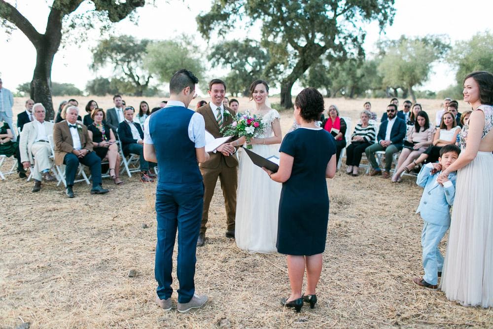 celebrant and officiant for rustic wedding in Alentejo
