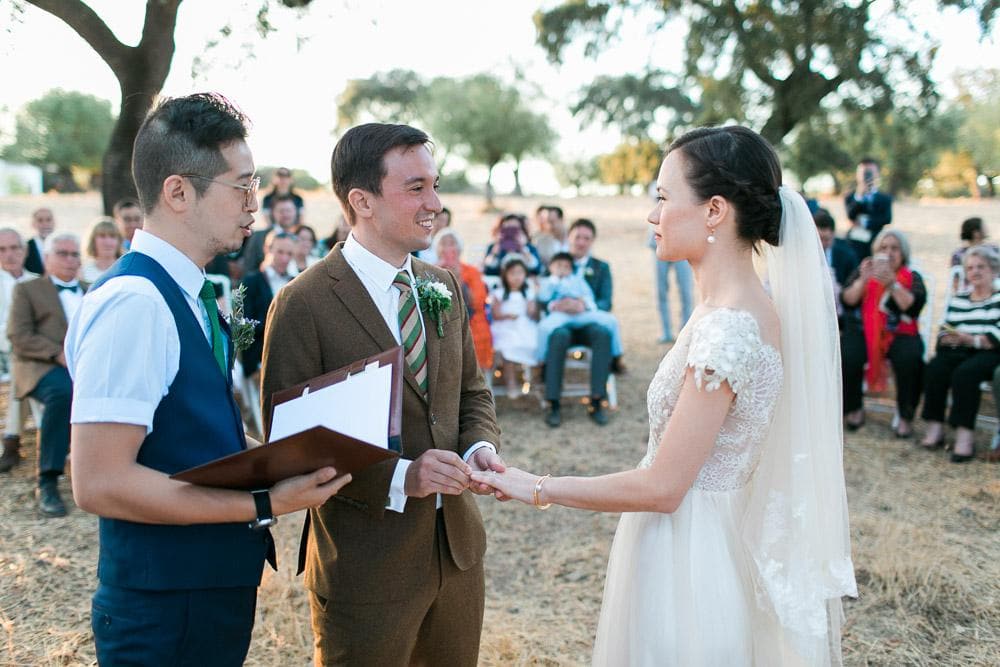 rings exchange at rustic barn wedding #barnwedding #rusticwedding #outdoorceremony #alentejo jesuscaballero.com