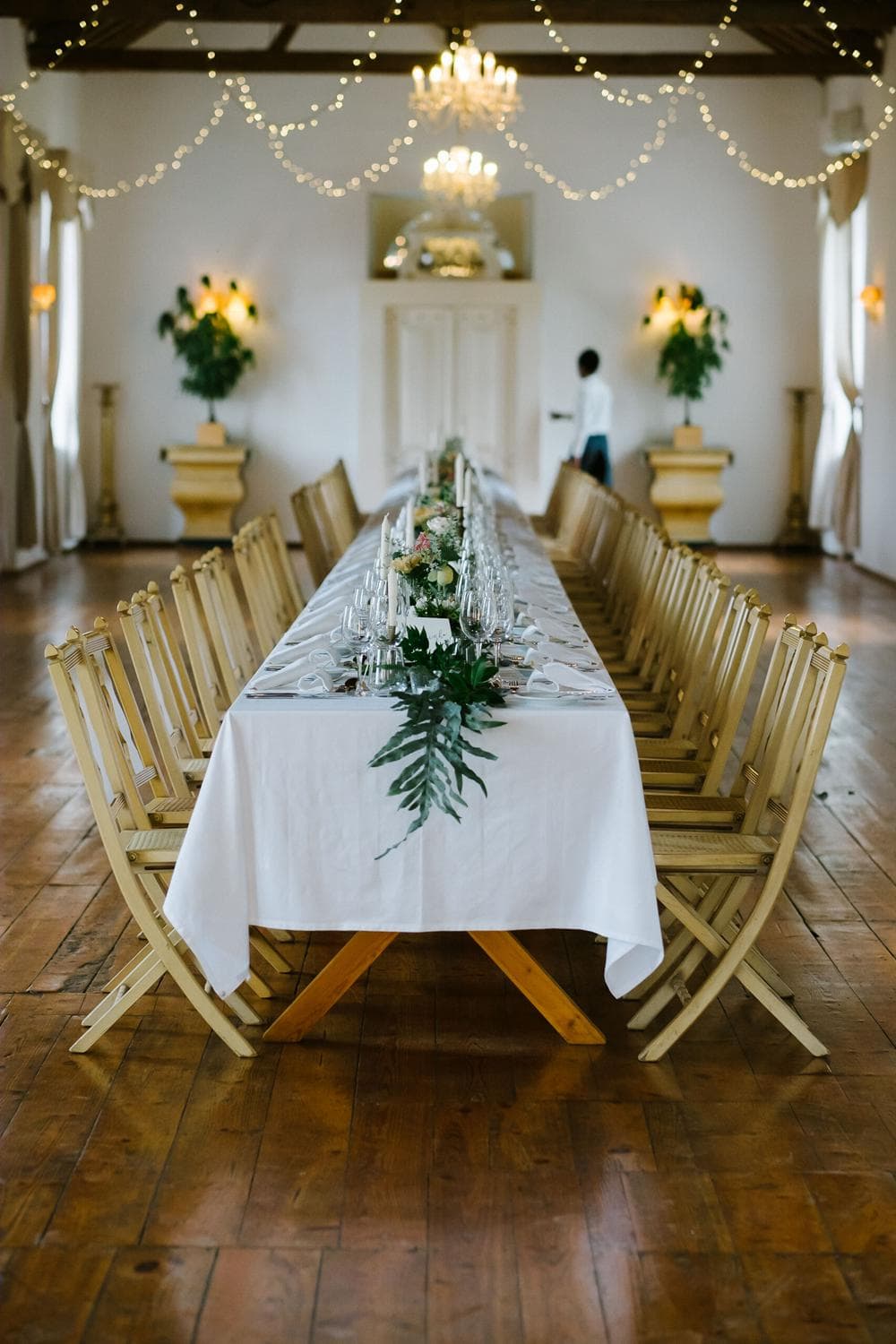 wooden wedding table barn wedding at quinta santa ana #barnwedding #countrysidewedding #portugalweddings #quintadesantanawedding #vineyardwedding #quintadesantanadogradil
