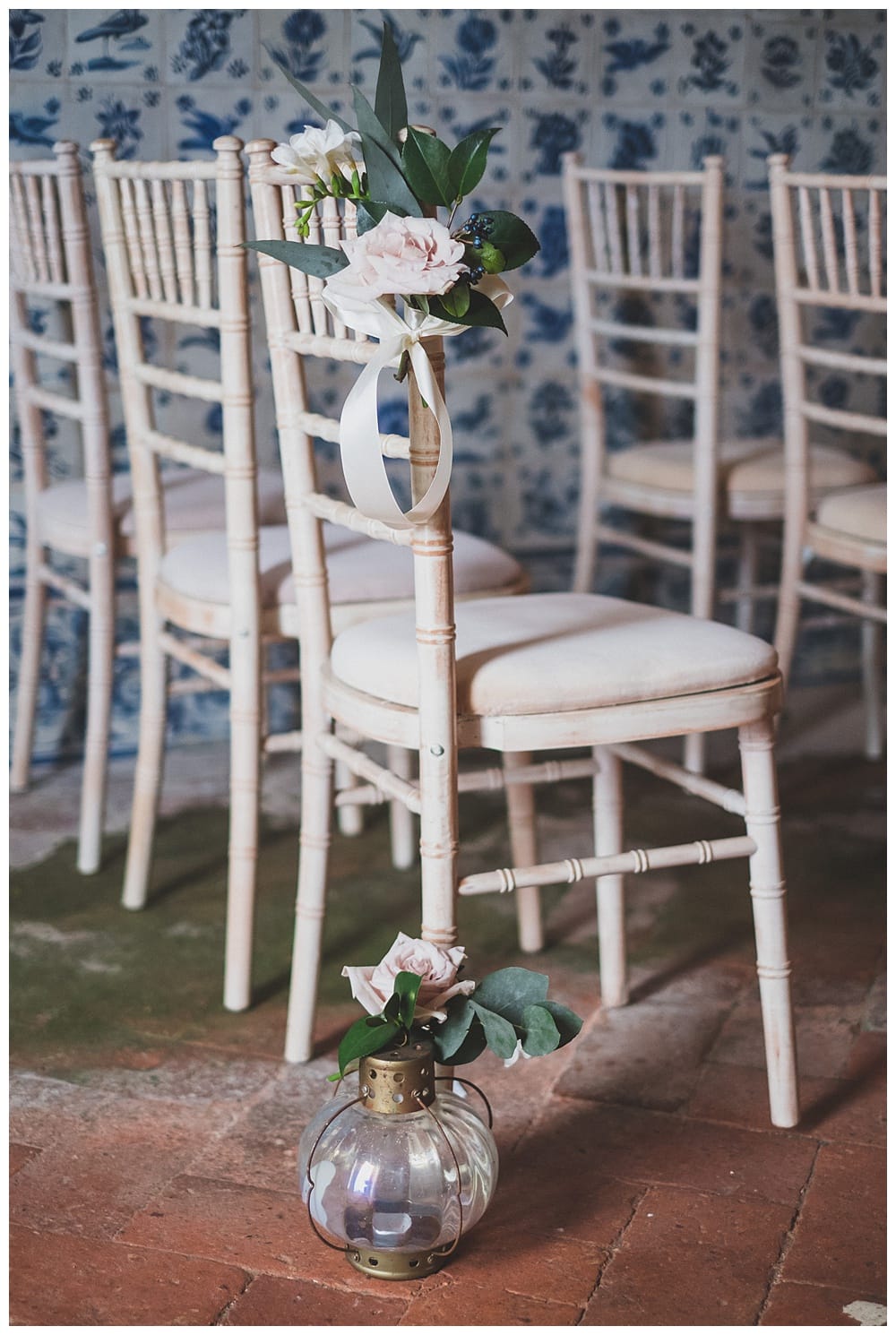 wedding flowers at old chapel with tiles in the Quinta Vintage #tiles #flowers #flowerdecoration #sintrawedding #rainywedding #quintamyvintagewedding