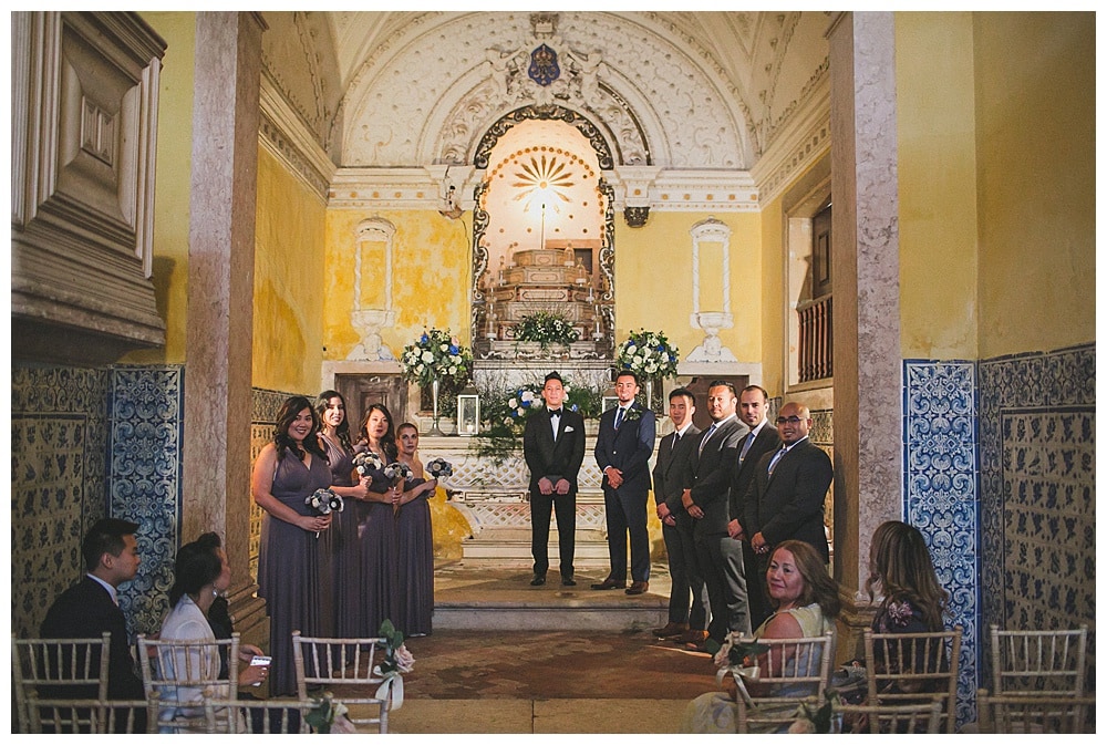 groom and wedding part waiting at the aisle during intimate wedding at Quinta My vintage #bridesmaids #bouquets #weddingflowers #sintrawedding #quintamyvintagewedding #aisle #weddingparty