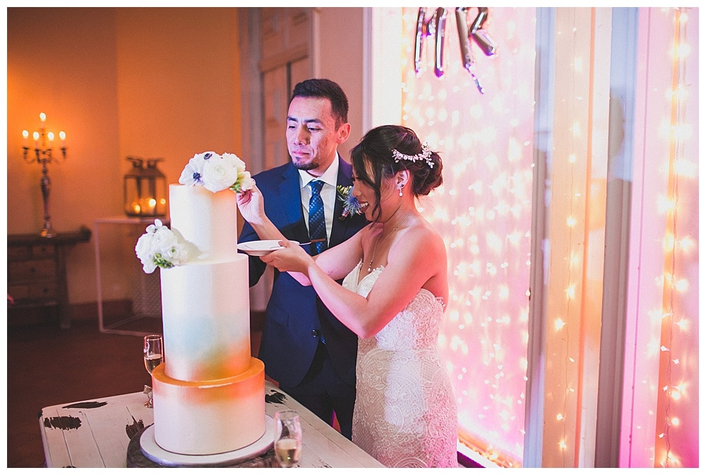 wedding cake by Migalha doce for elegant wedding in Quinta Vintage #weddingcake #migalhadoce #elegantcake #weddingtable #weddingdecoration #bohowedding #intimatewedding #sintrawedding #quintamyvintagewedding