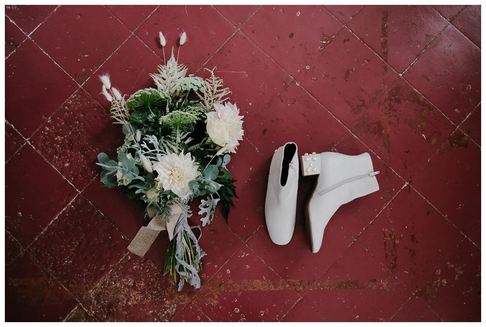 flowers and wedding boots gabrielli roeselare florist les ideales #lesideales #weddingboots #weddingshoes #frenchwedding #florist