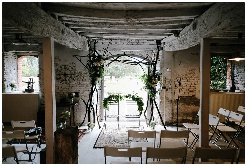 indoor wedding decoration for rainy day by un jour singulier at Domaine du Beyssac #frenchwedding #decoration #rusticdecoration #unjoursingulier #rusticwedding #domainedubeyssac #bergerac #dordognephotographer