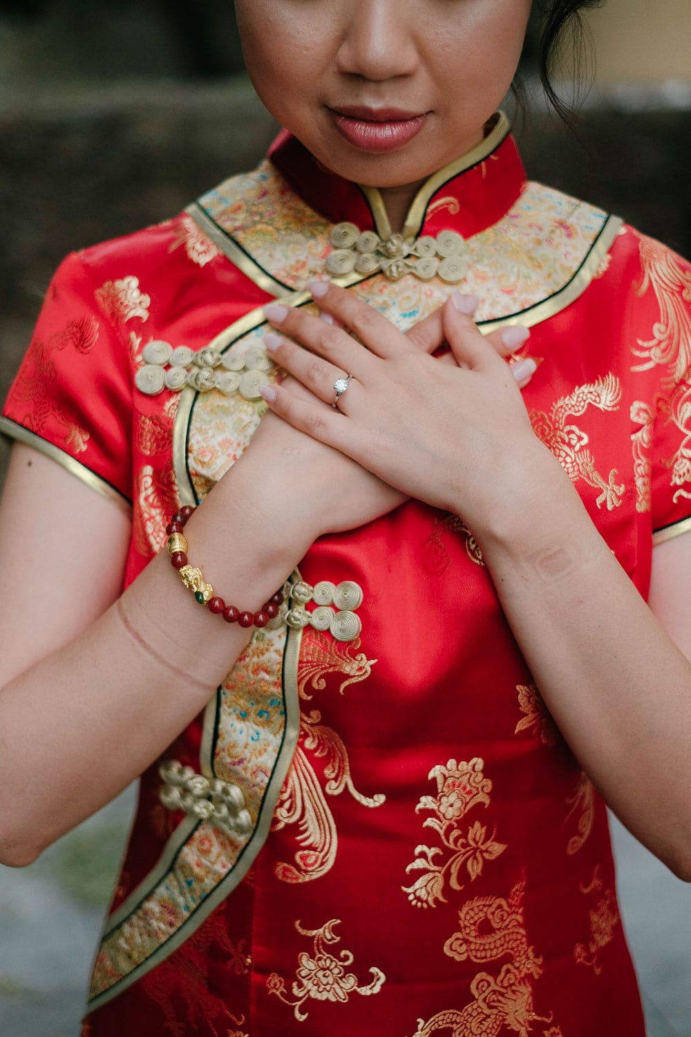 red chinese dress in gremio palace lisbon wedding #reddress #chinesewedding #gremiopalace #bohemianwedding