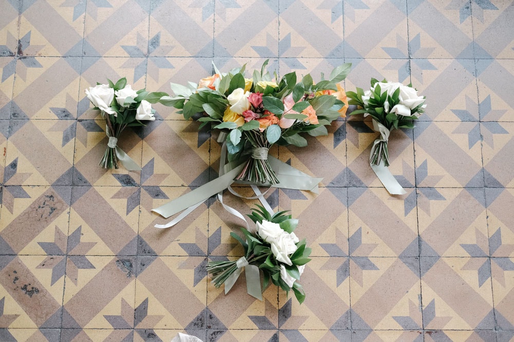 bouquets for bride and bridesmaids gremio palace lisbon wedding #weddingflowers #orangeflowers #bouquet #gremiopalace #bohemianwedding