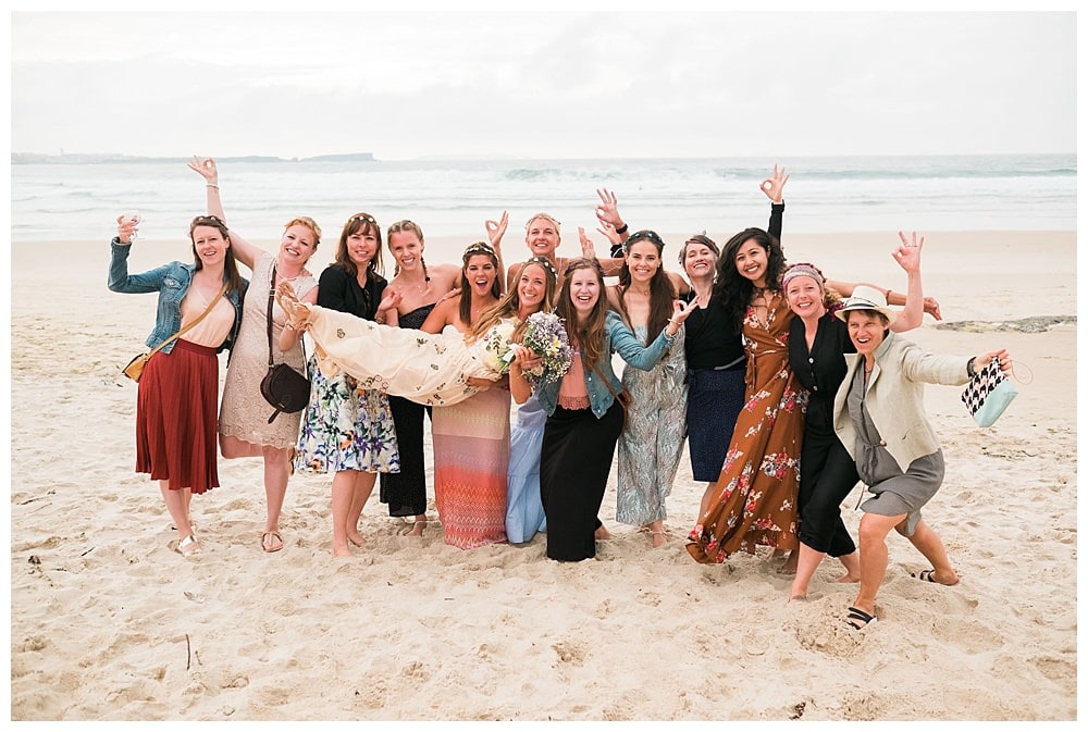 group of girls with bride yoga family at the wedding beach #namaste #yogawedding #yogalife #beach #peniche #baleal #surf #beachwedding