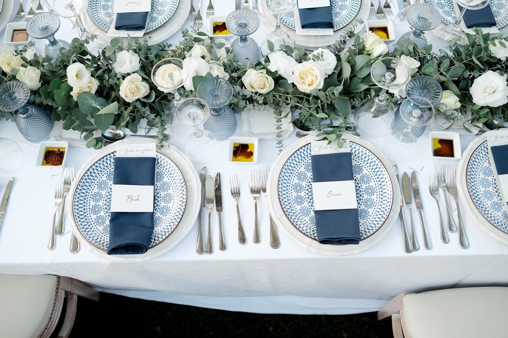 blue tiles in wedding table decoration