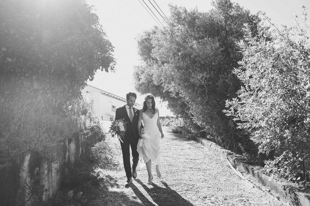 The couple walking back to the quinta