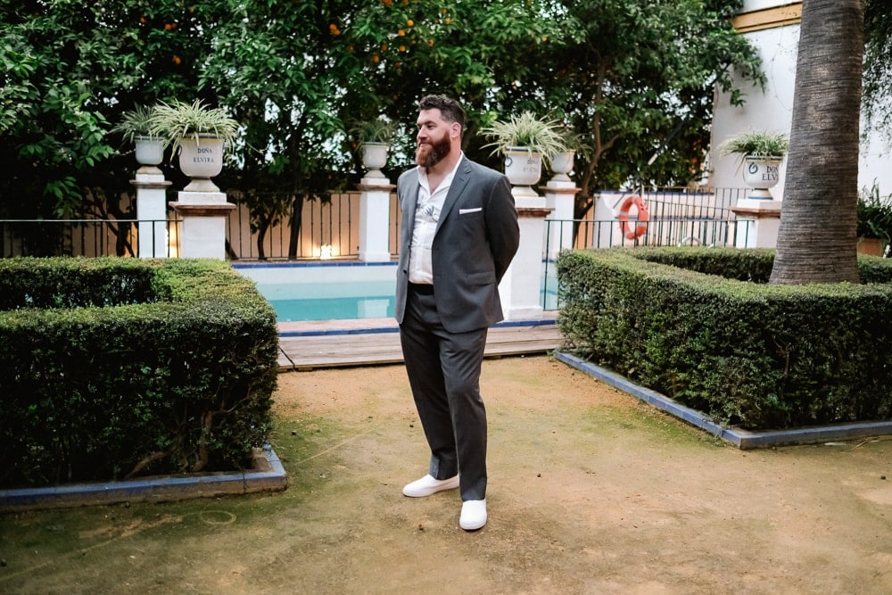 groom waiting for the first look in a private garden in Seville