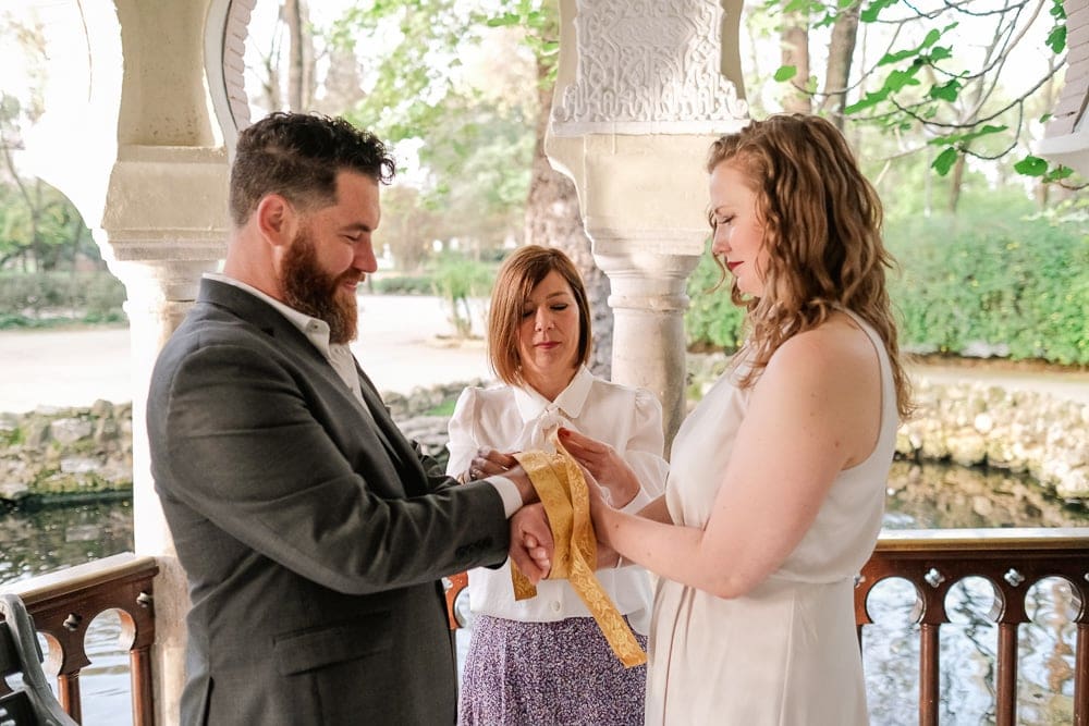 ceremony at isleta de los patos in Seville for an elopement